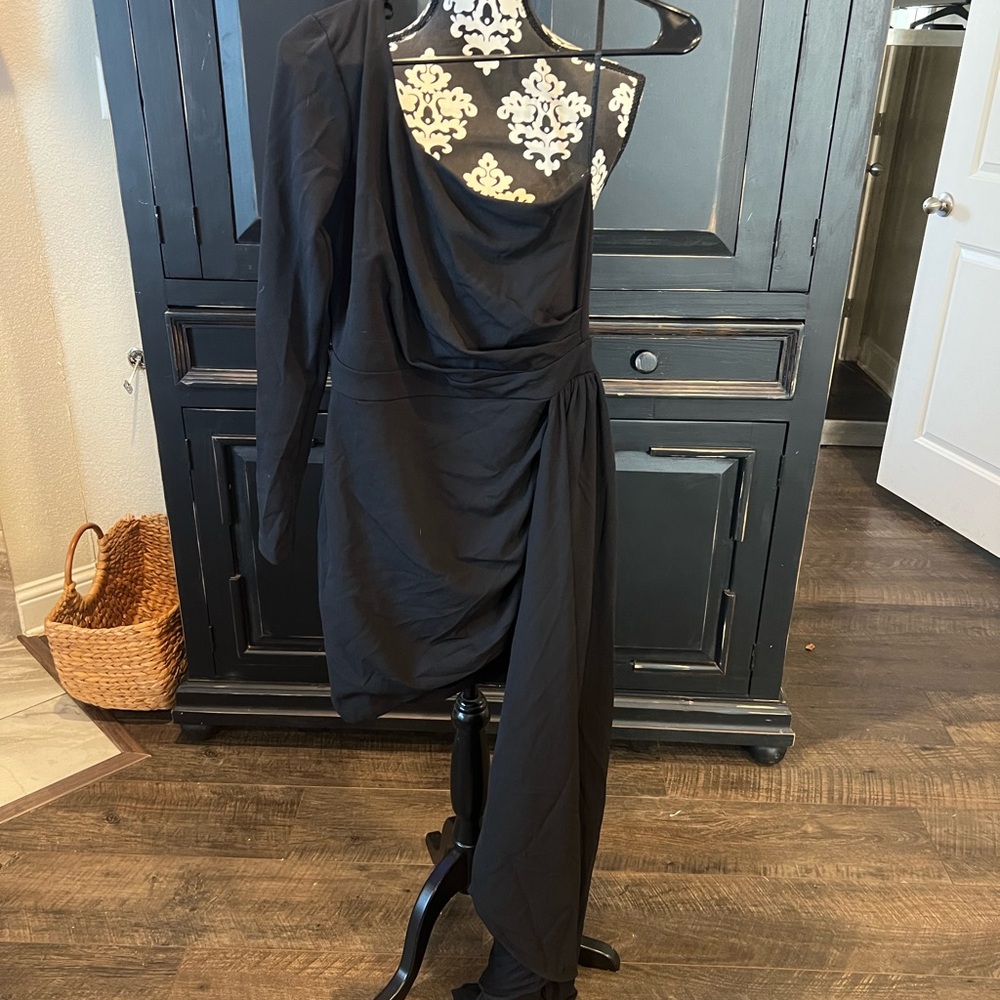 Elegant Black One-Shoulder Dress